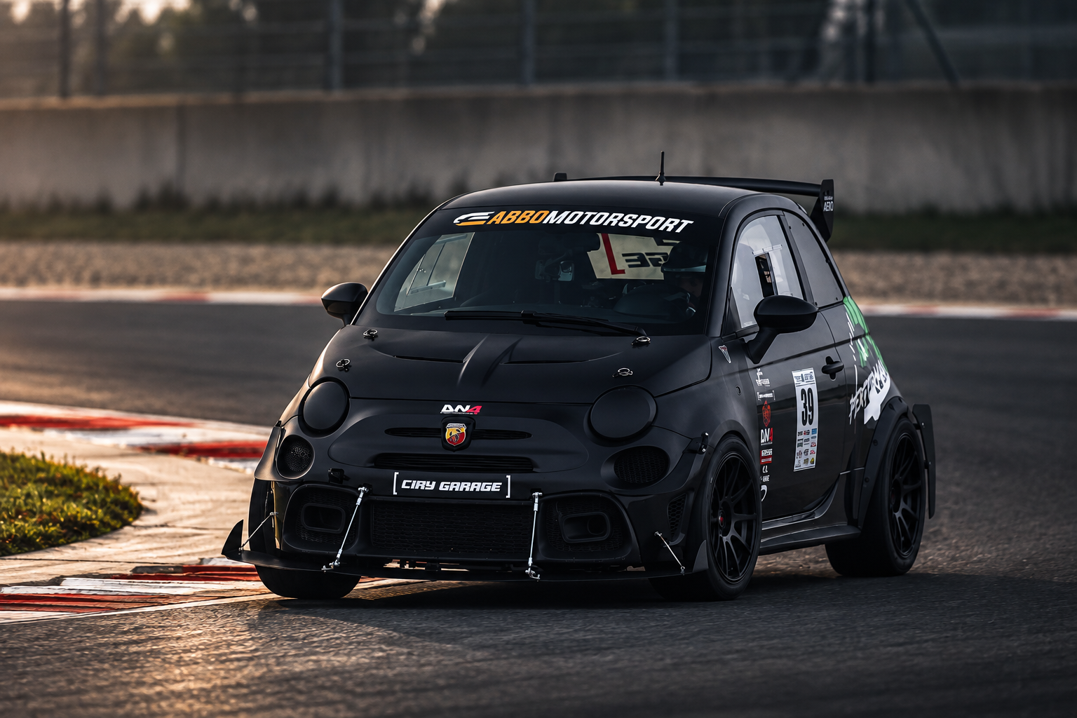 Vettura A&A Performance in pista